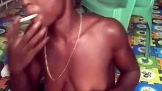 Crazybitch twerks naked before banging her big dildo in ass and pussy! 😜