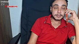 This guy reveals his secret in bareback blowbang action