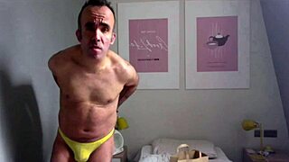 Horny London Fucker Shows Big Ass on Solo Cam