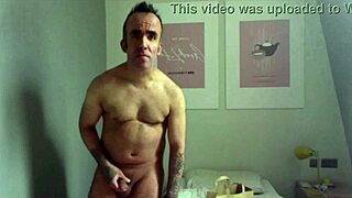 Horny London Fucker Shows Big Ass on Solo Cam