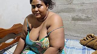 Futanari madrasta ganha grande pau madrugada, mostra enteado goza varias vezes