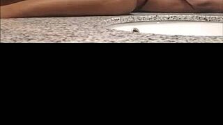 نيك كلبي عنيف لأم طفلي بزب أسود كبير في البيت