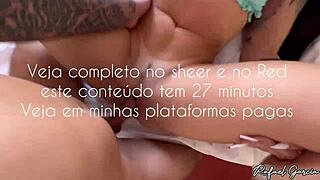 Amateur woman plays foot fetish with intense guy