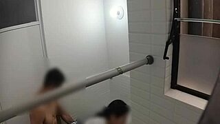 Шпионирам испанска учителка чука любовника си публично. Колеж воайор хваща всяка гореща подробност.