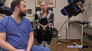 Доктор Тампа, виж първия гинекологичен преглед на Ава Сайрън! Тя се разтваря зад кулисите във Флорида.