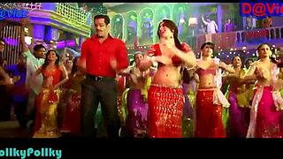 Kareena's Hottest Navel Show