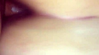 बीवी भिगी हुई चूत के साथ जागी, डॉगीस्टाइल के लिए तैयार