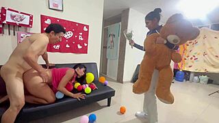 Check out this real homemade threesome from Valentine’s Day. Cute babe moans loud while fucking two huge cocks in wet pussy action!