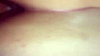 बीवी भिगी हुई चूत के साथ जागी, डॉगीस्टाइल के लिए तैयार