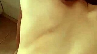 She Screams Rich with Every Wild Move in Bed