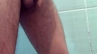 Charter Me runkkaa kylvyssä