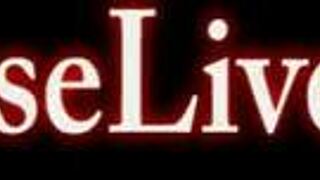 Charlee Chase sine store pupper spretter i krydret tretur