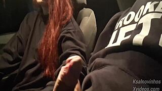 punheta arriscada para gostosa na rua em público