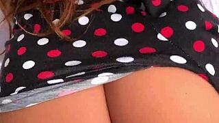 Latina amatør leger med sin røv i eksklusiv sexet leg