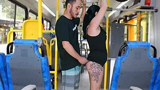 morena tateando no ônibus, exploring latina ass and pussy with sneaky licks