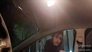 punheta arriscada para gostosa na rua em público