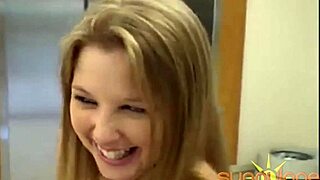 Curvy sunny lane bangs cock missionary in clinic 😏