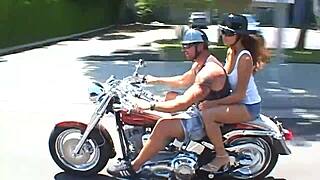 Milf Lexi Cummings Craves Huge Cocks!