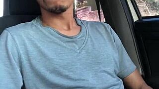 Amateur Masturbates In Car During Daylight Massage