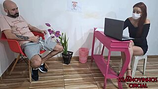 Vytáhl jsem čurák a onanoval se v čekárně před recepční, viděla všechno 😏