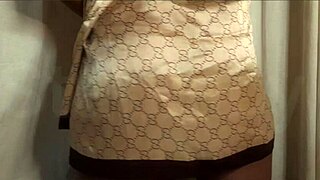 Solo teen 18+ girl fingers wet pussy in steamy amateur clip