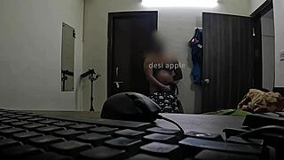 Isteri Hisap Batang Depan Pembantu Rumah