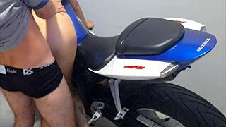 Safada's Fetish for Her Motorcycle Mechanic Leads to Steamy Office Encounter at Work.