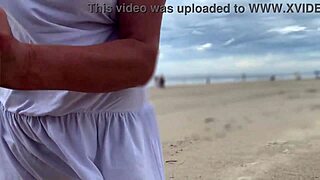 MILF זרה עם ציצים גדולים גורמת לי לגמור בחוץ בציבור