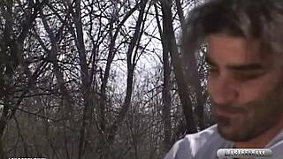 Betrunkene Nympho Zenza Raggi wurde von Jennifer London dominiert und gefickt