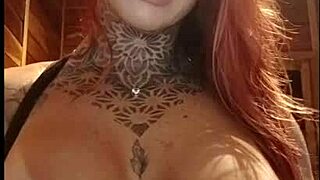 Ruiva Gostosa Teases Fans Online with Rosy Boobs