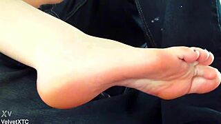 plug-n-squirt introduction with dirty talk and squirting!