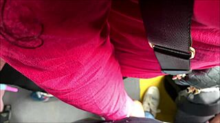 hot pickup in public transport 😏