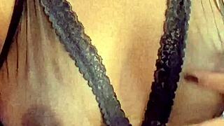 Por um pau enorme dentro dela gooozeeeeei porraaaaaaa 9 x rosa vermelha