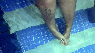 Maria BBW's First Deepthroat in Pool