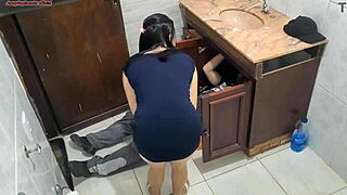 Curvy Wife Bangs Bareback with Plumber in Tight Homemade Action