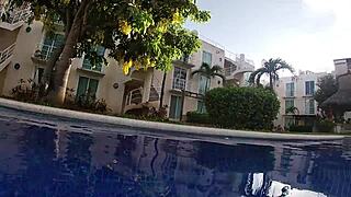 Primero A La Piscina Y Después A Follar Ese Culo Con Tetas Grandes Demasiado Rico