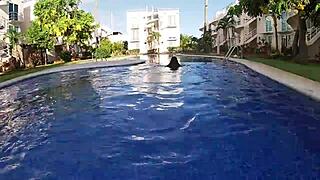 Primero A La Piscina Y Después A Follar Ese Culo Con Tetas Grandes Demasiado Rico