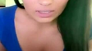 colombiana calienta publico in outdoor setting