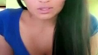 colombiana calienta publico in outdoor setting