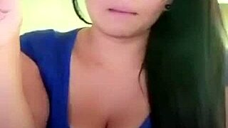 colombiana calienta publico in outdoor setting