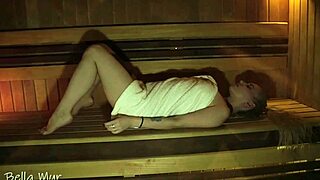 Curvy hottie meets stranger for fucking in public sauna