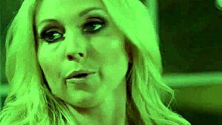 busty masseuse got her pussy licked and fingered 😍