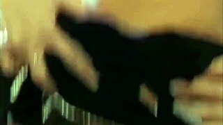 Mišičasti bodybuilder Colt Steele izstreli intenziven ogromen kurac izliv v nočni viziji