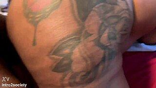 big booty country milf with tattoos 😍