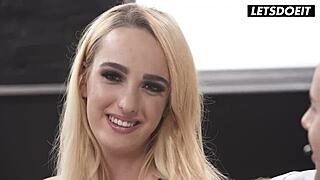 20-летняя итальянская красотка Anna Khara любит быть анал шлюхой - её предел