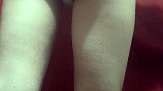 safada a�ucarada abrindo o rabo, petite shaved pussy masturbation solo