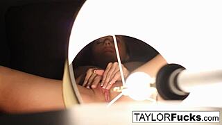 Taylor's private hotel room solo session