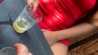 Exibida No Bar Com Um Homem Casado