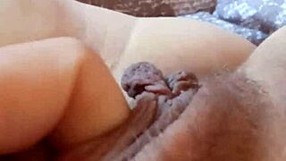 Gretala Danser med Sin Fisse i Hjemmelavet Video