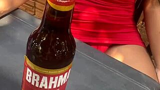 Exibida No Bar Com Um Homem Casado